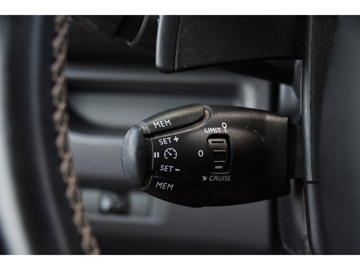 Opel Vivaro 2.0 CDTI L3H1 Black Edition Camera, Cruise, Carplay, Sensoren, 122pk, Automaat, Leder, Trekhaak, Multimedia, Uniek!