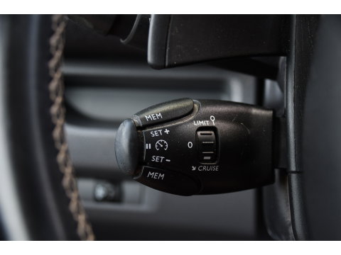Opel Vivaro 2.0 CDTI L3H1 Black Edition Camera, Cruise, Carplay, Sensoren, 122pk, Automaat, Leder, Trekhaak, Multimedia, Uniek!