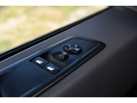 Opel Vivaro 2.0 CDTI L3H1 Black Edition Camera, Cruise, Carplay, Sensoren, 122pk, Automaat, Leder, Trekhaak, Multimedia, Uniek!