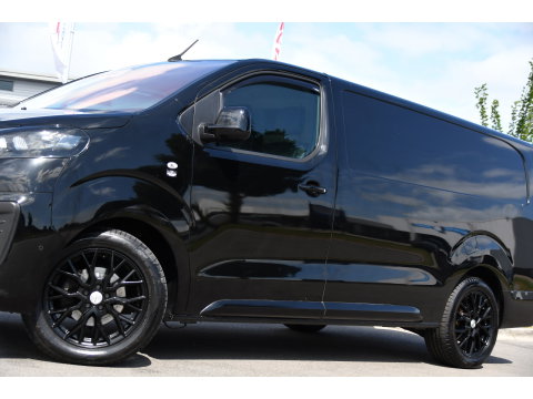 Opel Vivaro 2.0 CDTI L3H1 Black Edition Camera, Cruise, Carplay, Sensoren, 122pk, Automaat, Leder, Trekhaak, Multimedia, Uniek!