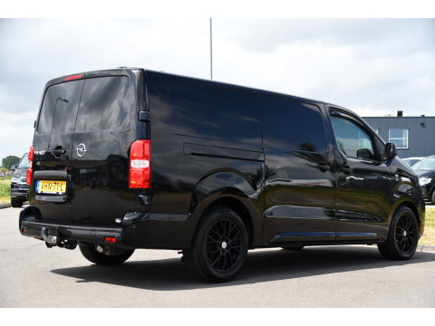 Opel Vivaro 2.0 CDTI L3H1 Black Edition Camera, Cruise, Carplay, Sensoren, 122pk, Automaat, Leder, Trekhaak, Multimedia, Uniek!