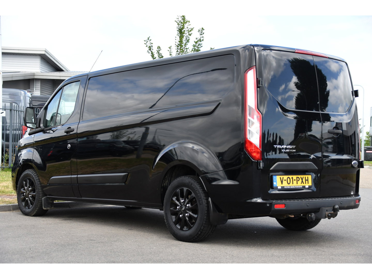 Ford Transit Custom 300 2.0 TDCI L2H1 Black Edition MARGE, Cruise, Carplay, LED, Sensoren, 130pk, Automaat, Multimedia, Sensoren, Uniek!