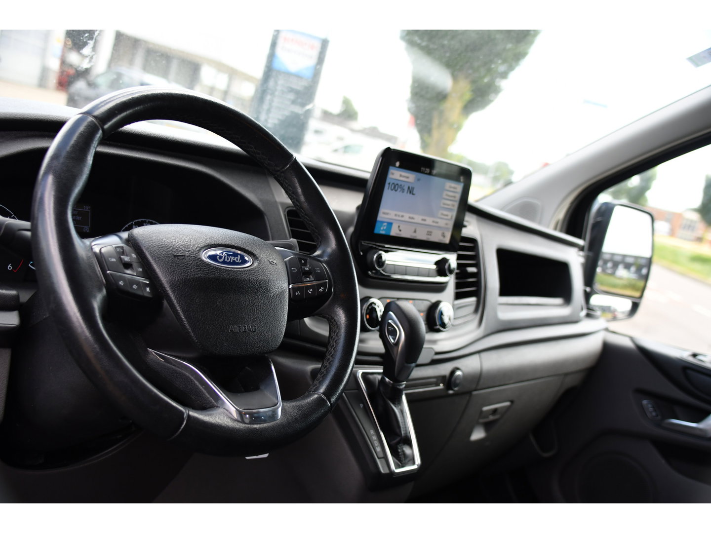 Ford Transit Custom 300 2.0 TDCI L2H1 Black Edition MARGE, Cruise, Carplay, LED, Sensoren, 130pk, Automaat, Multimedia, Sensoren, Uniek!