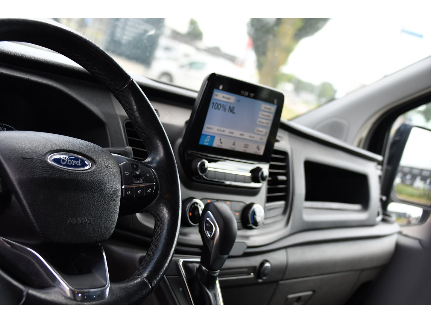 Ford Transit Custom 300 2.0 TDCI L2H1 Black Edition MARGE, Cruise, Carplay, LED, Sensoren, 130pk, Automaat, Multimedia, Sensoren, Uniek!