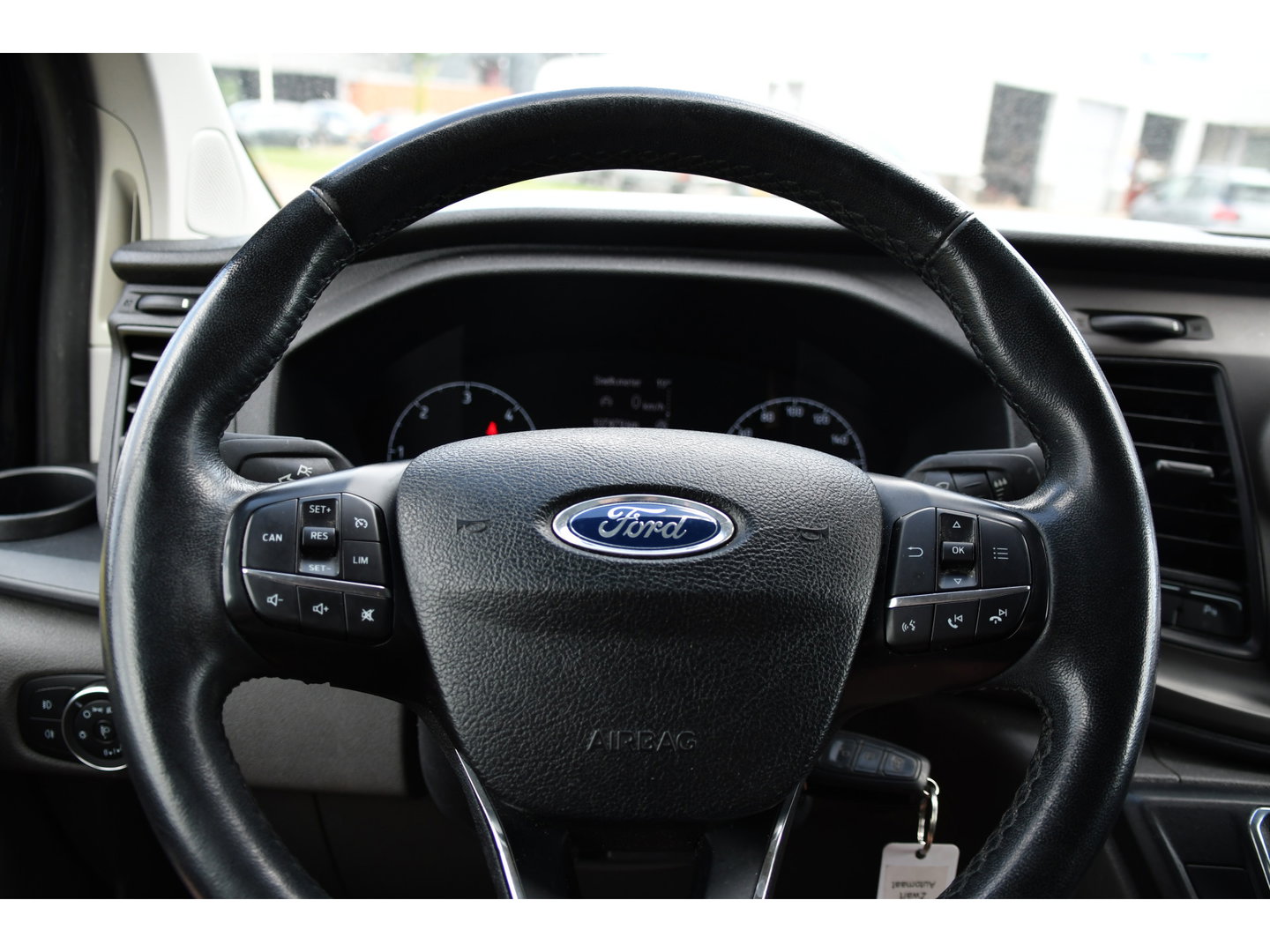 Ford Transit Custom 300 2.0 TDCI L2H1 Black Edition MARGE, Cruise, Carplay, LED, Sensoren, 130pk, Automaat, Multimedia, Sensoren, Uniek!