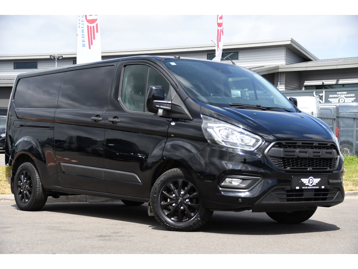 Ford Transit Custom 300 2.0 TDCI L2H1 Black Edition MARGE, Cruise, Carplay, LED, Sensoren, 130pk, Automaat, Multimedia, Sensoren, Uniek!