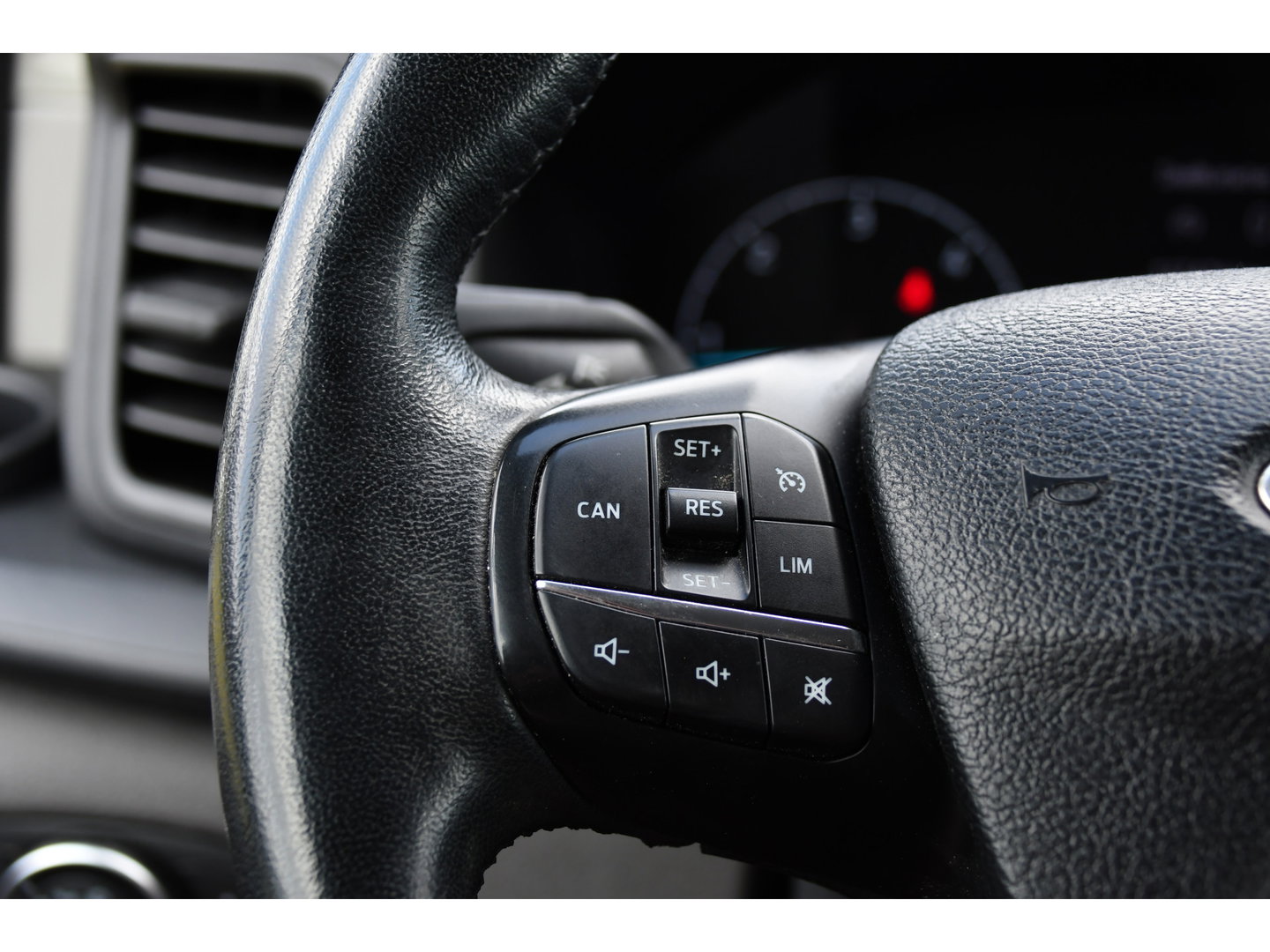 Ford Transit Custom 300 2.0 TDCI L2H1 Black Edition MARGE, Cruise, Carplay, LED, Sensoren, 130pk, Automaat, Multimedia, Sensoren, Uniek!