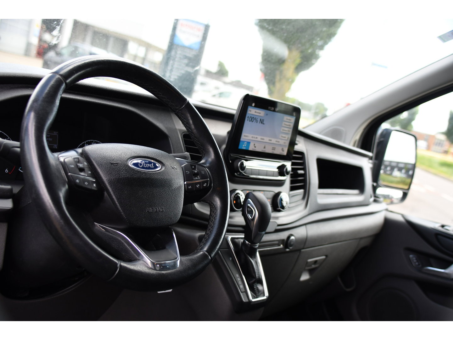 Ford Transit Custom 300 2.0 TDCI L2H1 Black Edition MARGE, Cruise, Carplay, LED, Sensoren, 130pk, Automaat, Multimedia, Sensoren, Uniek!