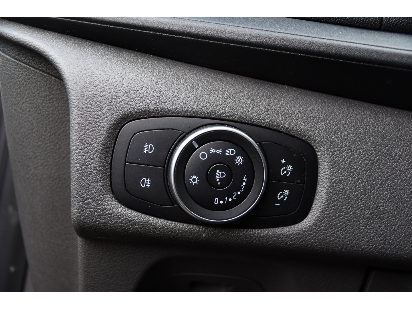 Ford Transit Custom 300 2.0 TDCI L2H1 Black Edition MARGE, Cruise, Carplay, LED, Sensoren, 130pk, Automaat, Multimedia, Sensoren, Uniek!