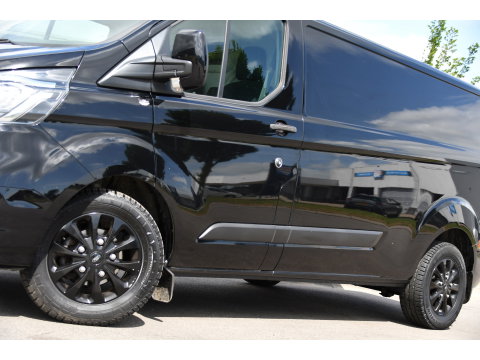 Ford Transit Custom 300 2.0 TDCI L2H1 Black Edition MARGE, Cruise, Carplay, LED, Sensoren, 130pk, Automaat, Multimedia, Sensoren, Uniek!