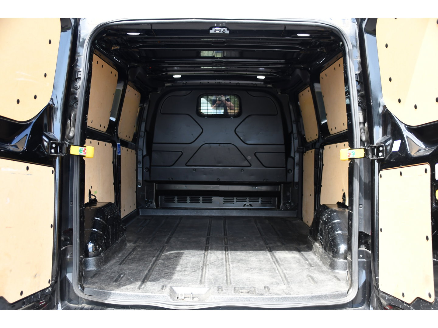 Ford Transit Custom 300 2.0 TDCI L2H1 Black Edition MARGE, Cruise, Carplay, LED, Sensoren, 130pk, Automaat, Multimedia, Sensoren, Uniek!
