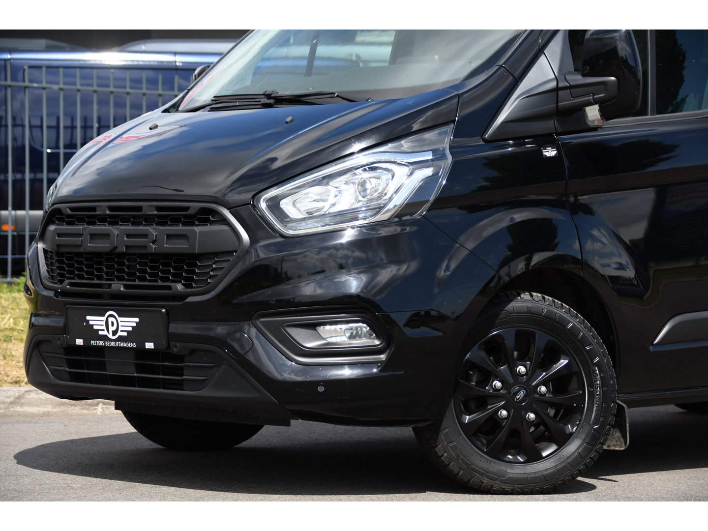 Ford Transit Custom 300 2.0 TDCI L2H1 Black Edition MARGE, Cruise, Carplay, LED, Sensoren, 130pk, Automaat, Multimedia, Sensoren, Uniek!