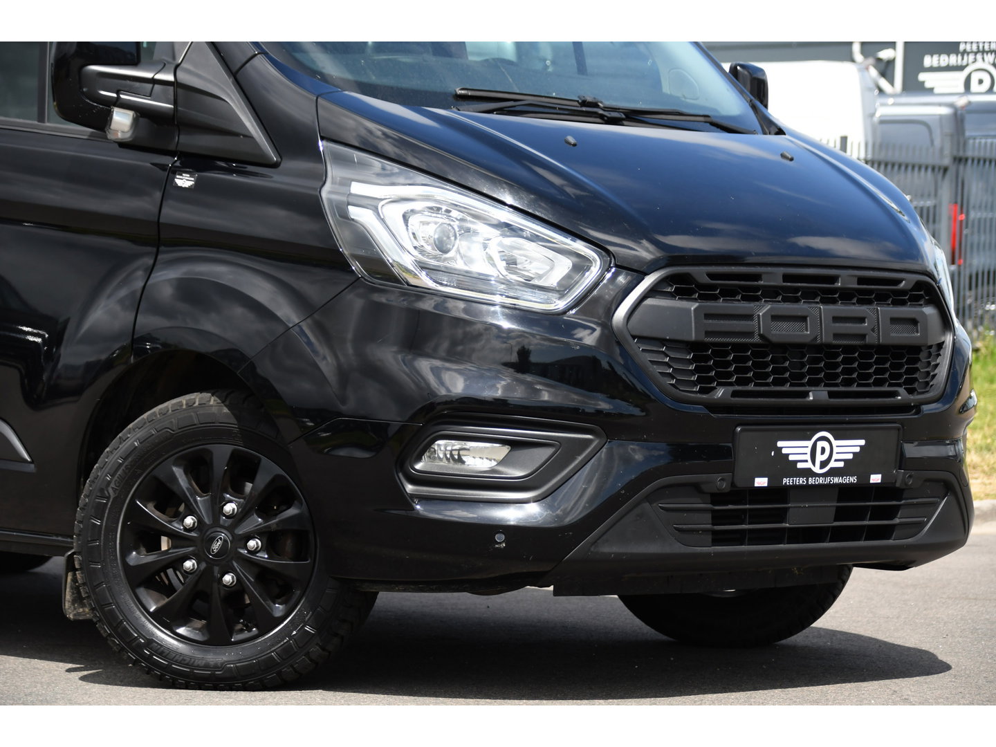 Ford Transit Custom 300 2.0 TDCI L2H1 Black Edition MARGE, Cruise, Carplay, LED, Sensoren, 130pk, Automaat, Multimedia, Sensoren, Uniek!