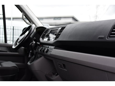 Volkswagen Crafter 35 2.0 TDI L3H2 Highline PB Edition Adaptieve Cruise, Camera, Carplay, Clima, LED, Stoelverwarming, Multimedia, Sensoren, Uniek!