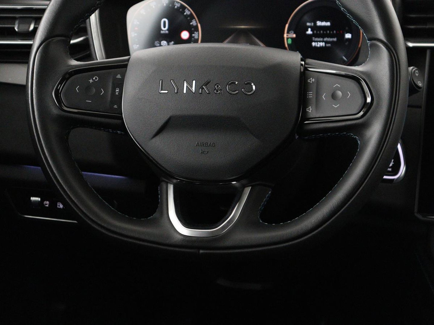 Lynk & Co 01 1.5 | SOH 92.9% | Panoramadak | 360 camera | Memory | Adaptive cruise | Stoelverwarming | Carplay | Climate control | Dodehoek detectie | Infinity sound |