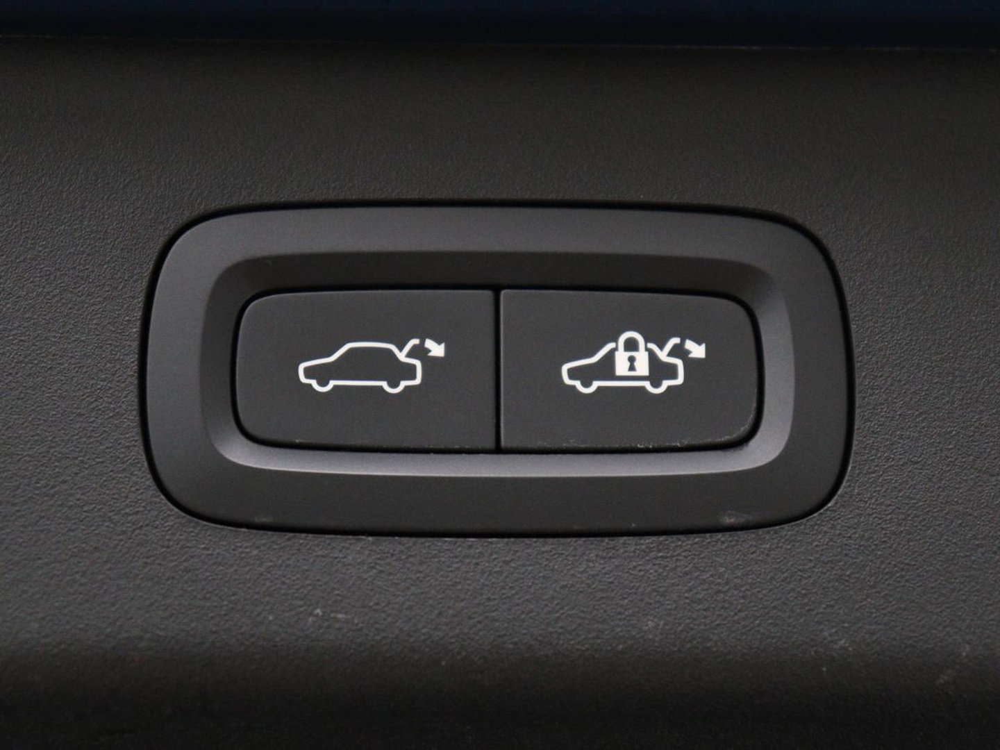 Lynk & Co 01 1.5 | SOH 92.9% | Panoramadak | 360 camera | Memory | Adaptive cruise | Stoelverwarming | Carplay | Climate control | Dodehoek detectie | Infinity sound |