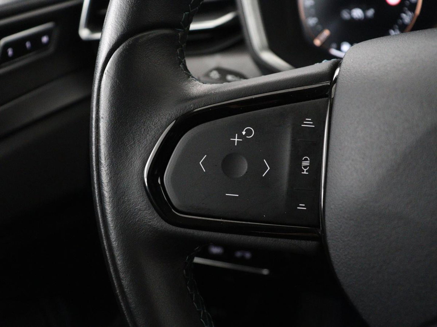 Lynk & Co 01 1.5 | SOH 92.9% | Panoramadak | 360 camera | Memory | Adaptive cruise | Stoelverwarming | Carplay | Climate control | Dodehoek detectie | Infinity sound |