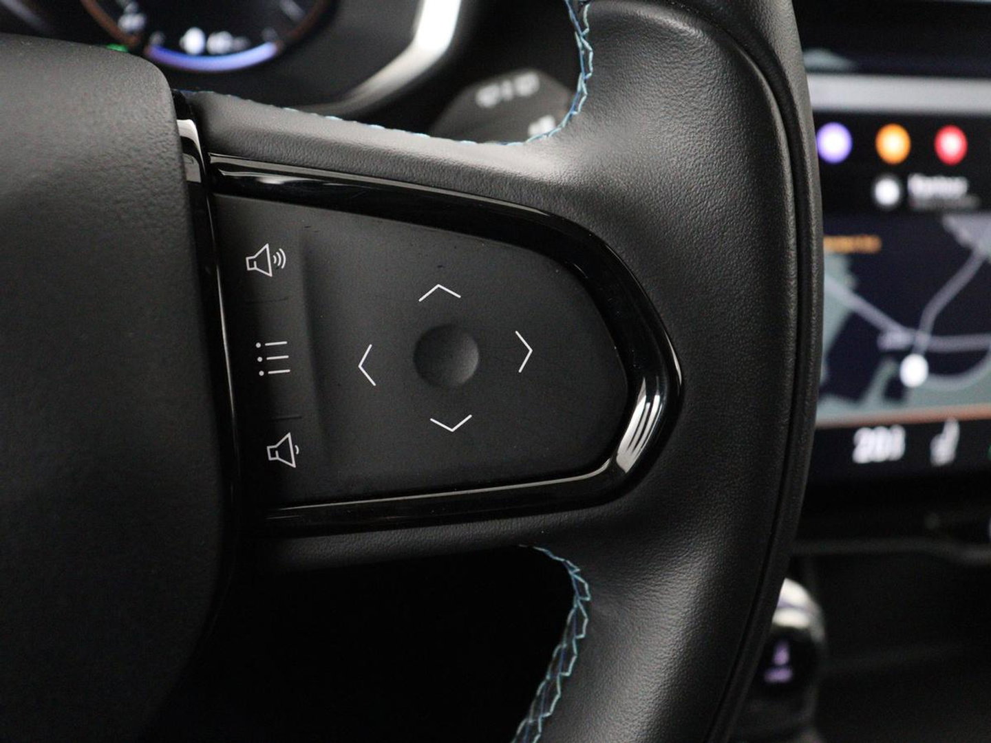 Lynk & Co 01 1.5 | SOH 92.9% | Panoramadak | 360 camera | Memory | Adaptive cruise | Stoelverwarming | Carplay | Climate control | Dodehoek detectie | Infinity sound |