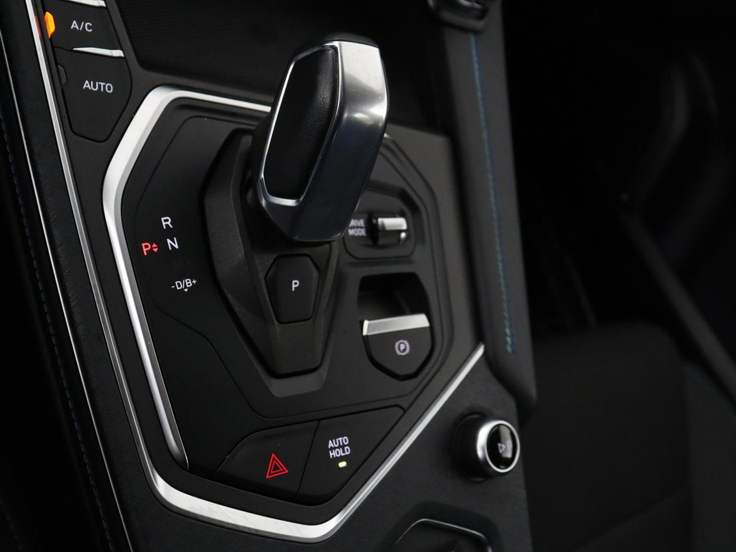 Lynk & Co 01 1.5 | SOH 92.9% | Panoramadak | 360 camera | Memory | Adaptive cruise | Stoelverwarming | Carplay | Climate control | Dodehoek detectie | Infinity sound |