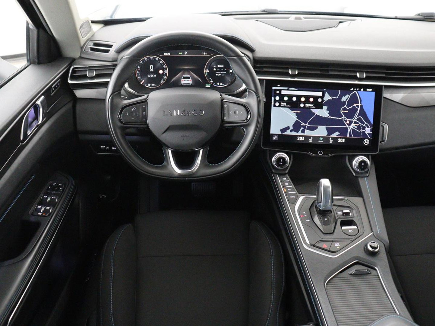 Lynk & Co 01 1.5 | SOH 92.9% | Panoramadak | 360 camera | Memory | Adaptive cruise | Stoelverwarming | Carplay | Climate control | Dodehoek detectie | Infinity sound |