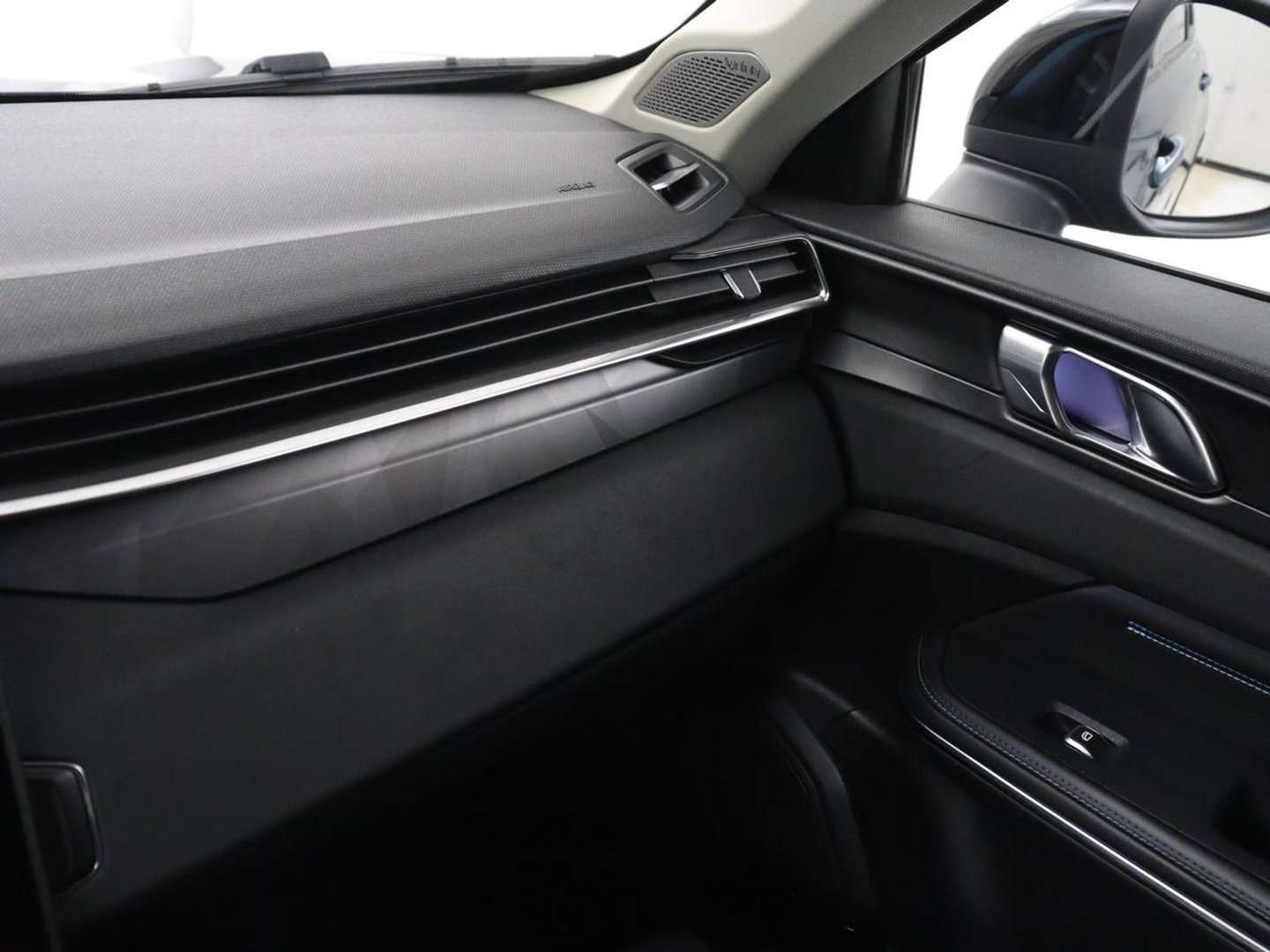 Lynk & Co 01 1.5 | SOH 92.9% | Panoramadak | 360 camera | Memory | Adaptive cruise | Stoelverwarming | Carplay | Climate control | Dodehoek detectie | Infinity sound |