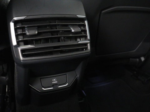 Lynk & Co 01 1.5 | SOH 92.9% | Panoramadak | 360 camera | Memory | Adaptive cruise | Stoelverwarming | Carplay | Climate control | Dodehoek detectie | Infinity sound |