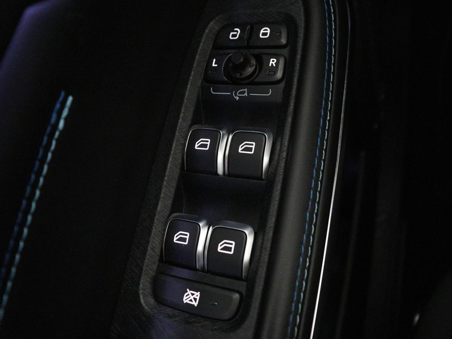 Lynk & Co 01 1.5 | SOH 92.9% | Panoramadak | 360 camera | Memory | Adaptive cruise | Stoelverwarming | Carplay | Climate control | Dodehoek detectie | Infinity sound |