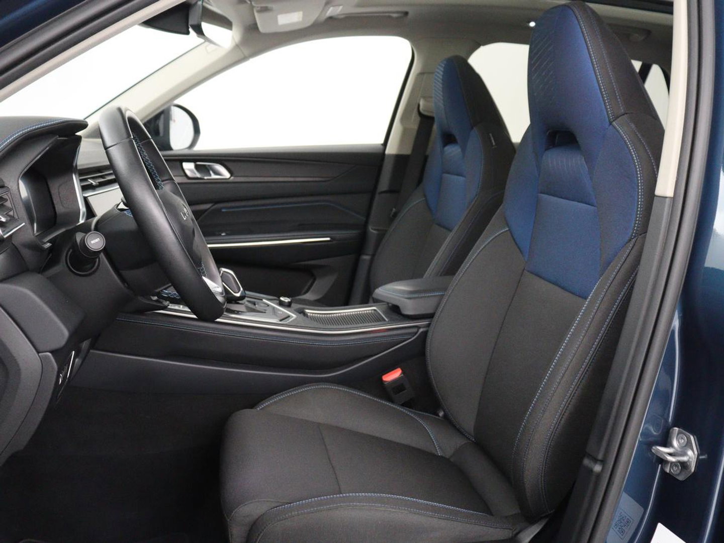 Lynk & Co 01 1.5 | SOH 92.9% | Panoramadak | 360 camera | Memory | Adaptive cruise | Stoelverwarming | Carplay | Climate control | Dodehoek detectie | Infinity sound |