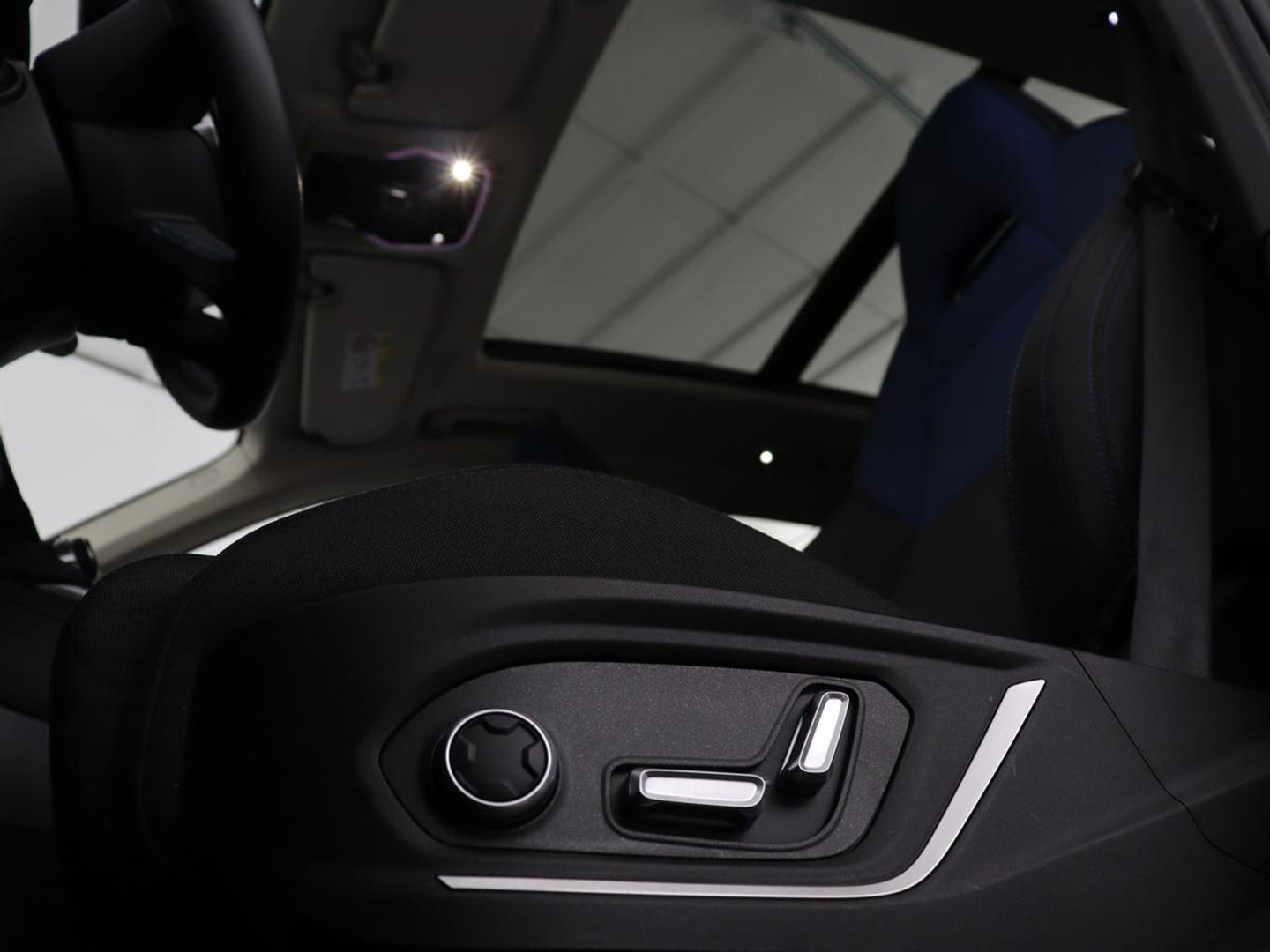 Lynk & Co 01 1.5 | SOH 92.9% | Panoramadak | 360 camera | Memory | Adaptive cruise | Stoelverwarming | Carplay | Climate control | Dodehoek detectie | Infinity sound |