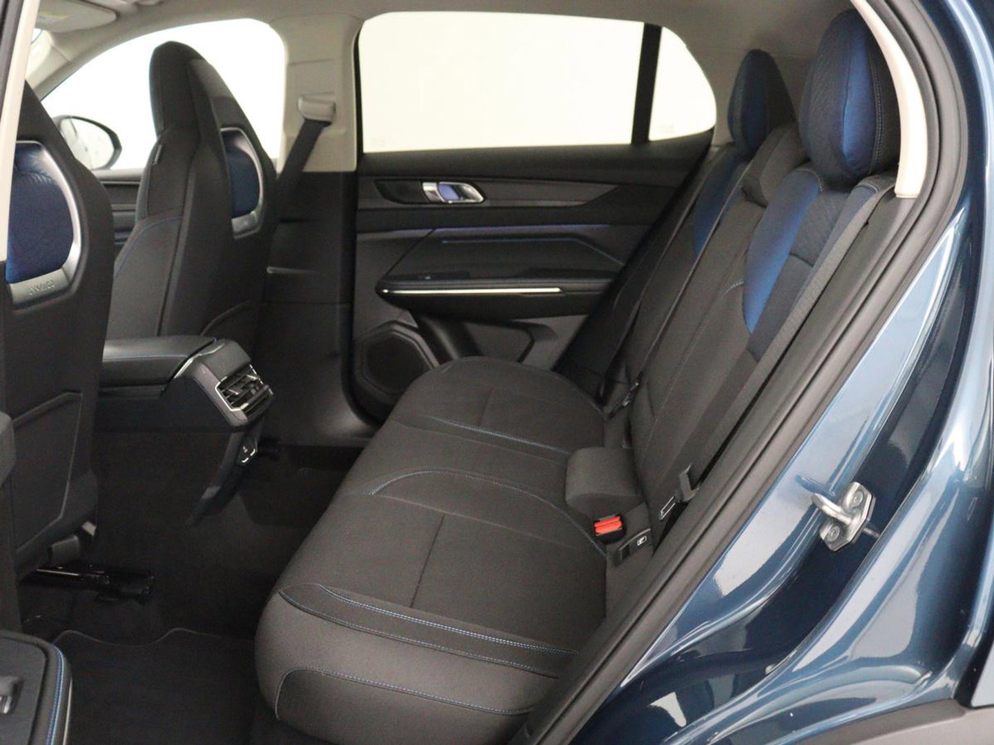 Lynk & Co 01 1.5 | SOH 92.9% | Panoramadak | 360 camera | Memory | Adaptive cruise | Stoelverwarming | Carplay | Climate control | Dodehoek detectie | Infinity sound |