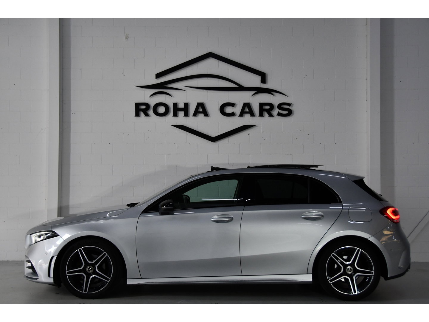 Mercedes-Benz A-Klasse 180 Business Solution AMG Pano,Burmester,Sfeer