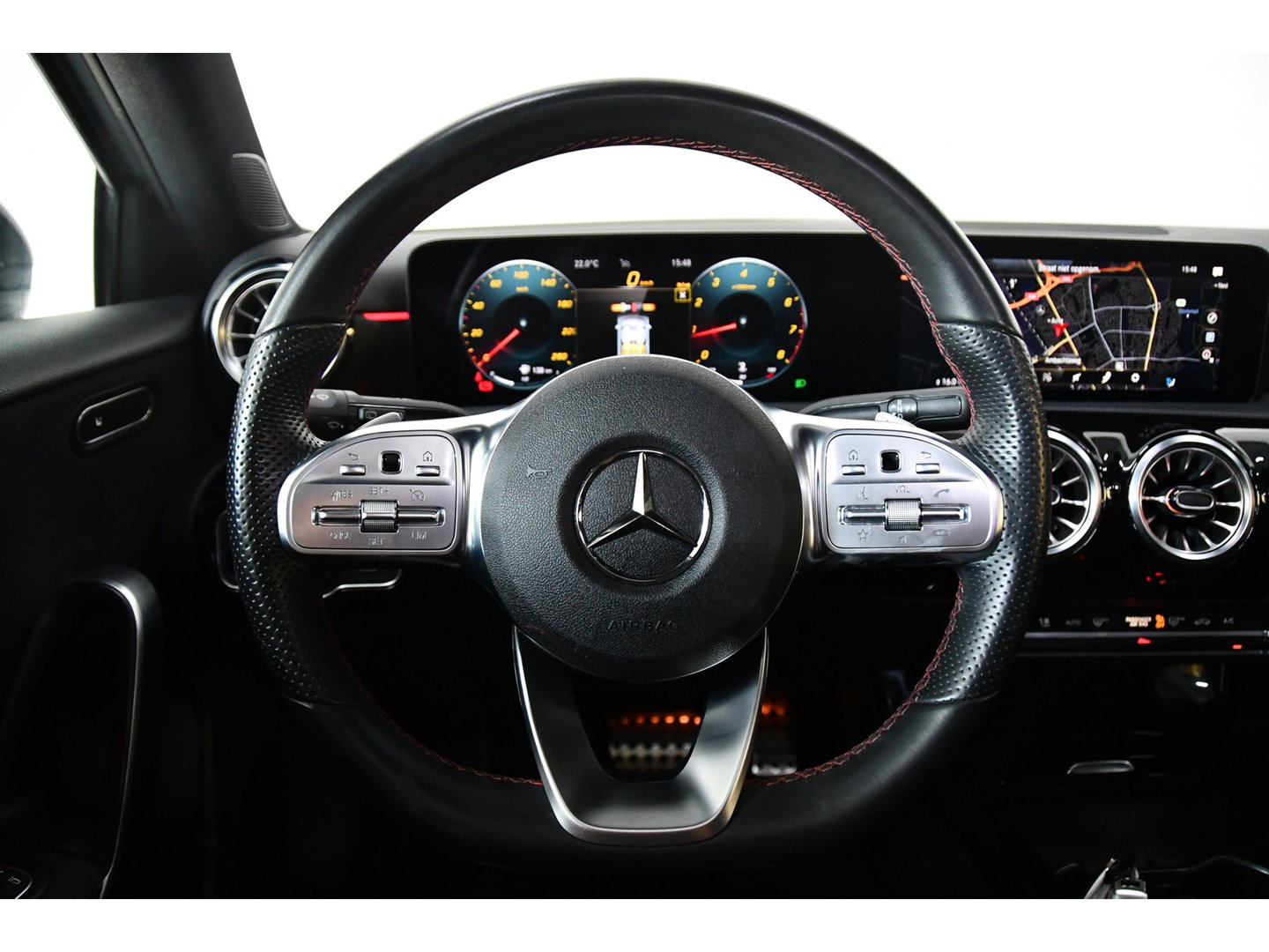 Mercedes-Benz A-Klasse 180 Business Solution AMG Pano,Burmester,Sfeer