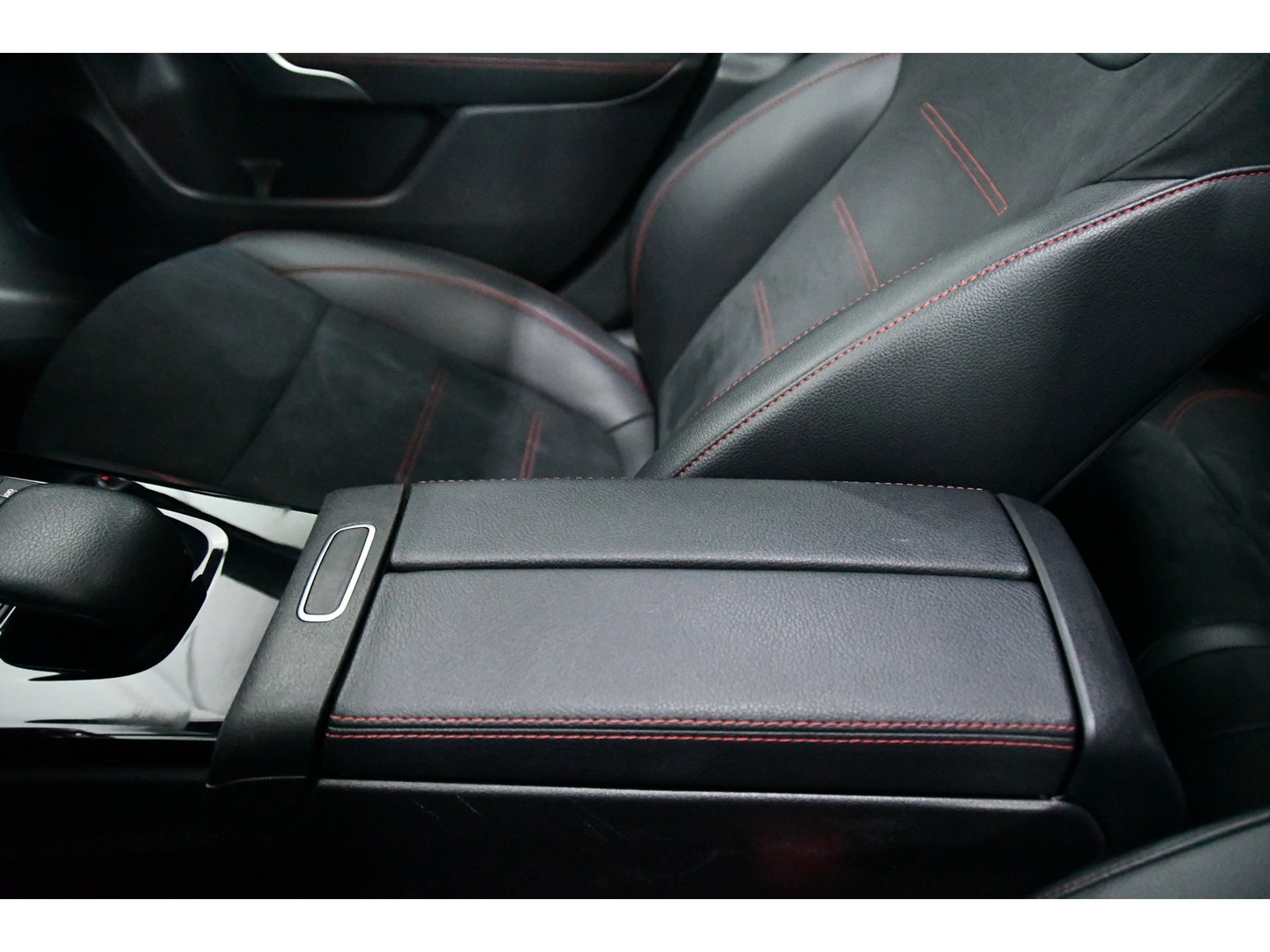 Mercedes-Benz A-Klasse 180 Business Solution AMG Pano,Burmester,Sfeer