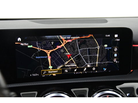 Mercedes-Benz A-Klasse 180 Business Solution AMG Pano,Burmester,Sfeer