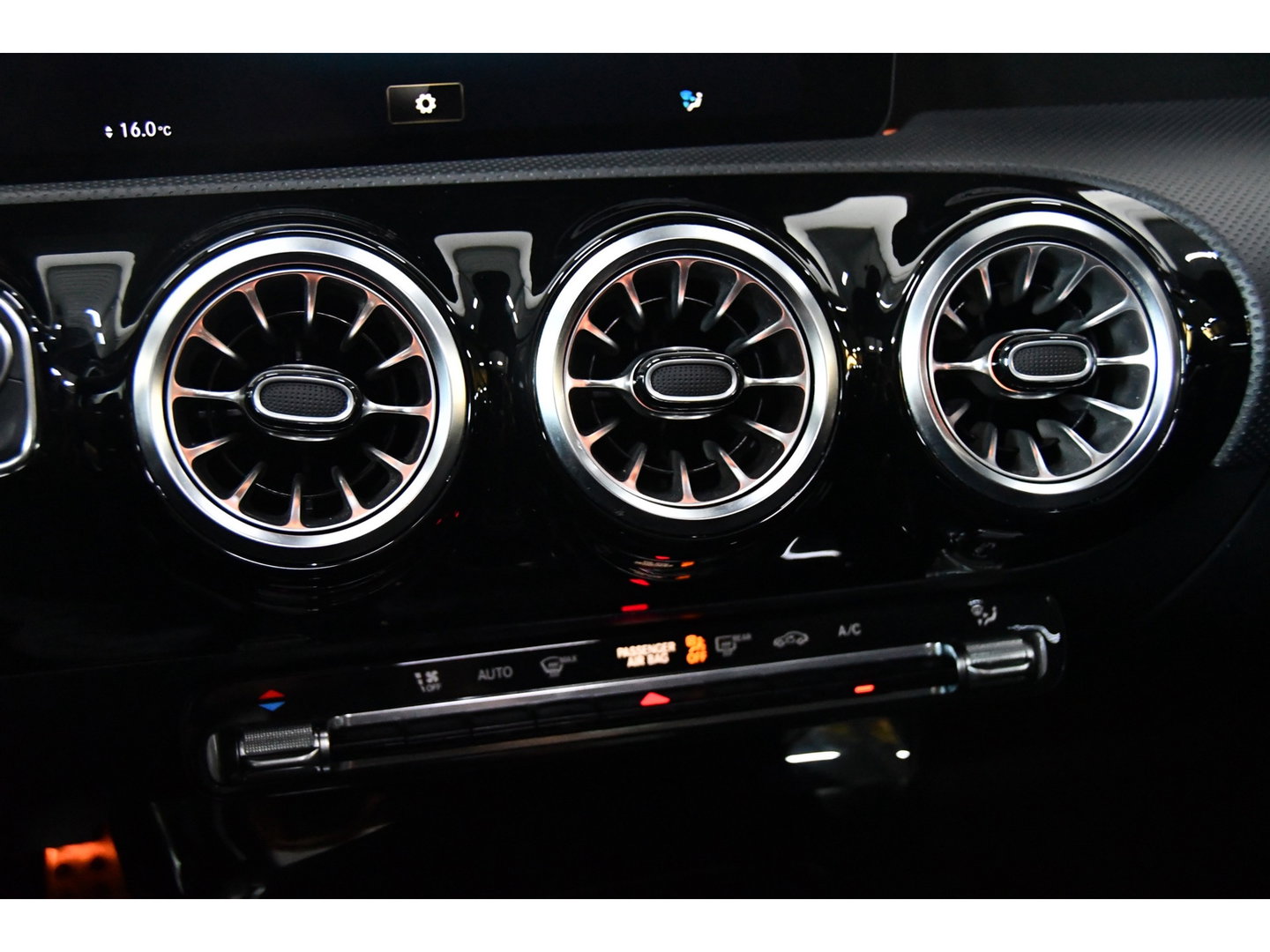 Mercedes-Benz A-Klasse 180 Business Solution AMG Pano,Burmester,Sfeer