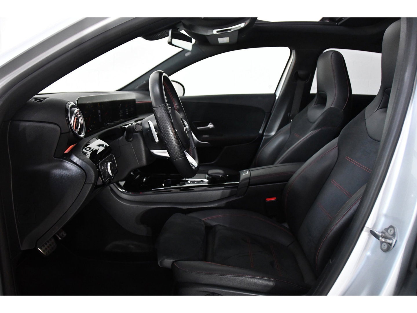 Mercedes-Benz A-Klasse 180 Business Solution AMG Pano,Burmester,Sfeer