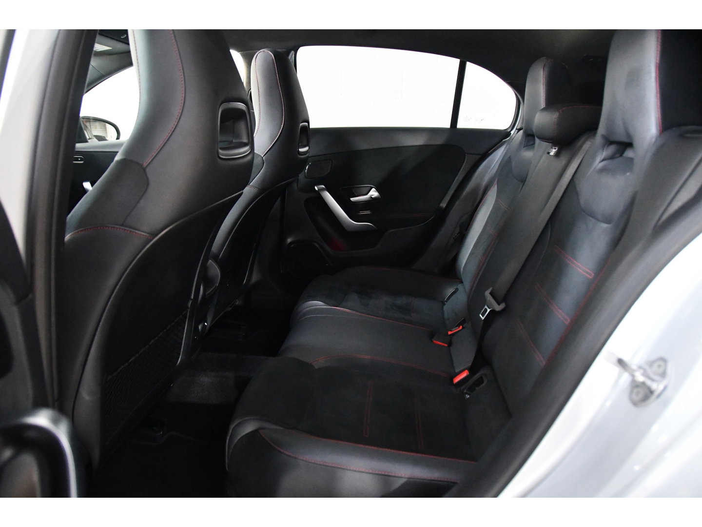 Mercedes-Benz A-Klasse 180 Business Solution AMG Pano,Burmester,Sfeer