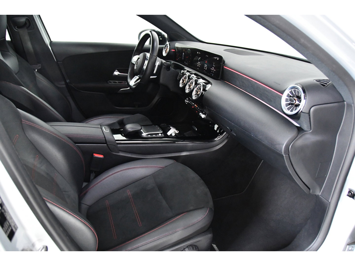 Mercedes-Benz A-Klasse 180 Business Solution AMG Pano,Burmester,Sfeer
