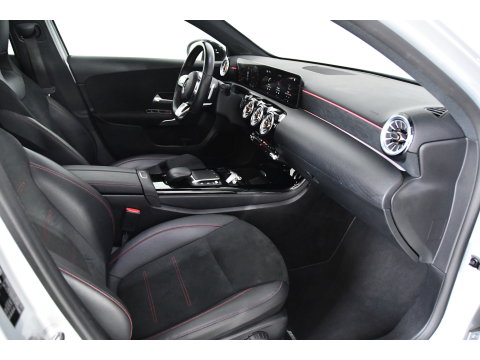 Mercedes-Benz A-Klasse 180 Business Solution AMG Pano,Burmester,Sfeer