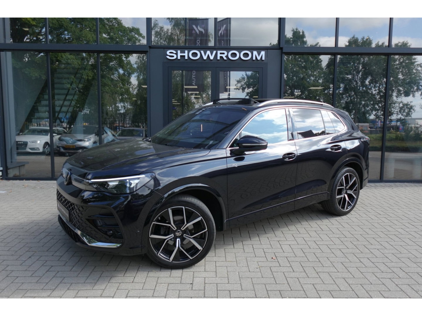 Volkswagen Tiguan 1.5 eTSI R-Line Business PANO KEYLESS H&K