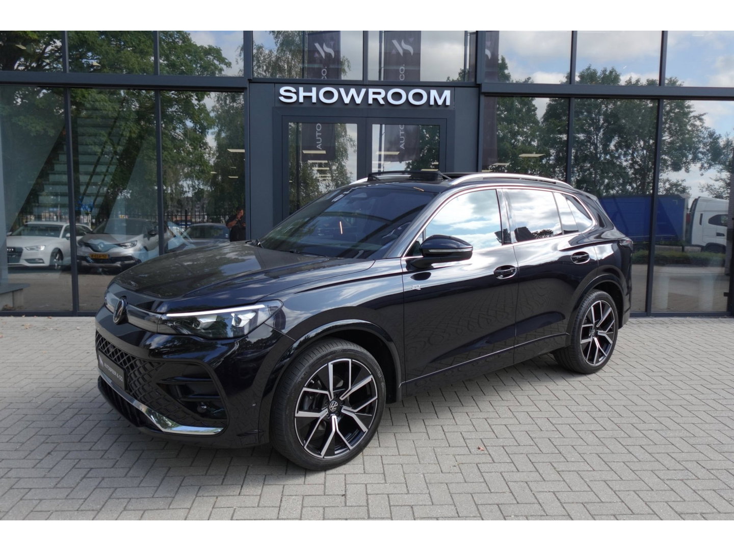 Volkswagen Tiguan 1.5 eTSI R-Line Business PANO KEYLESS H&K