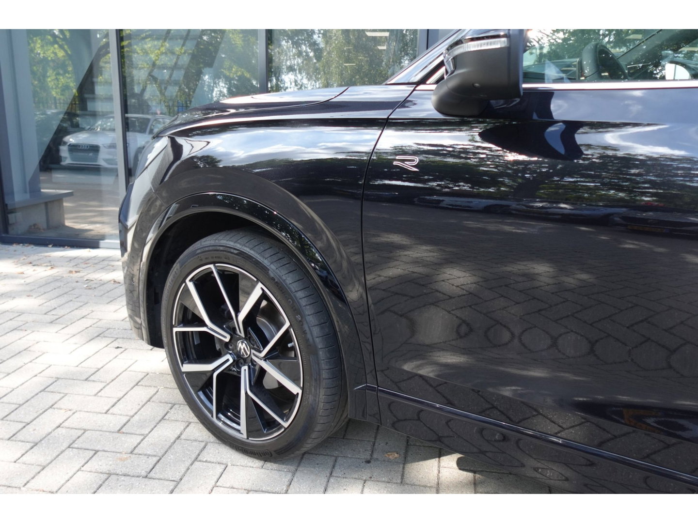 Volkswagen Tiguan 1.5 eTSI R-Line Business PANO KEYLESS H&K