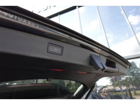 Volkswagen Tiguan 1.5 eTSI R-Line Business PANO KEYLESS H&K