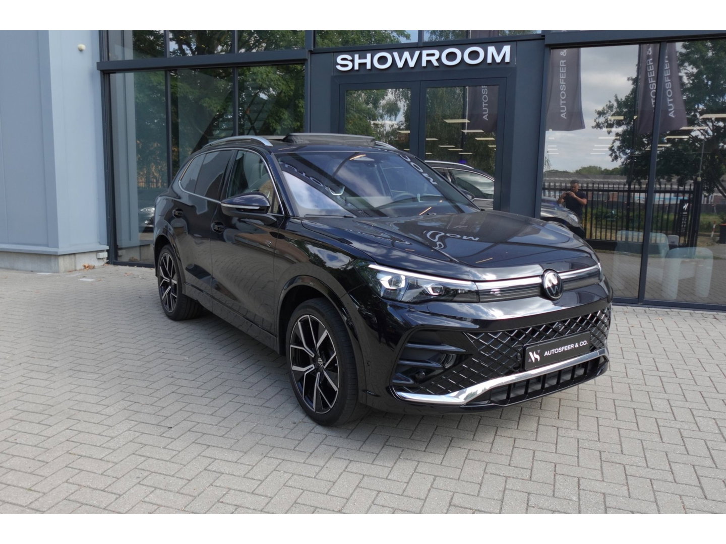 Volkswagen Tiguan 1.5 eTSI R-Line Business PANO KEYLESS H&K