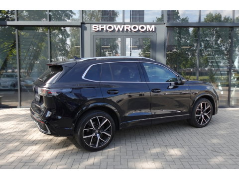 Volkswagen Tiguan 1.5 eTSI R-Line Business PANO KEYLESS H&K