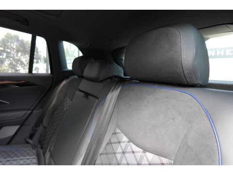 Volkswagen Tiguan 1.5 eTSI R-Line Business PANO KEYLESS H&K