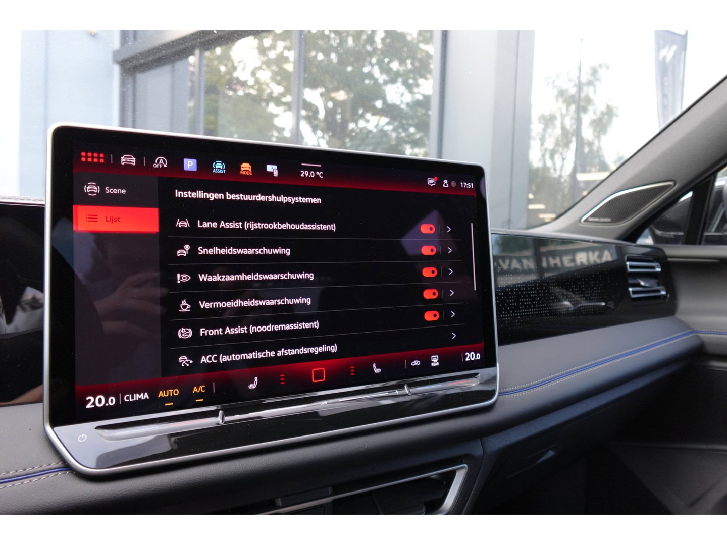 Volkswagen Tiguan 1.5 eTSI R-Line Business PANO KEYLESS H&K