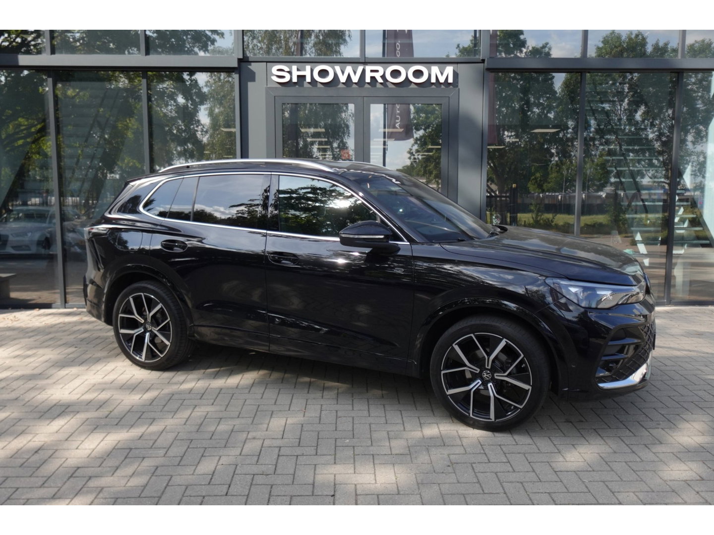 Volkswagen Tiguan 1.5 eTSI R-Line Business PANO KEYLESS H&K