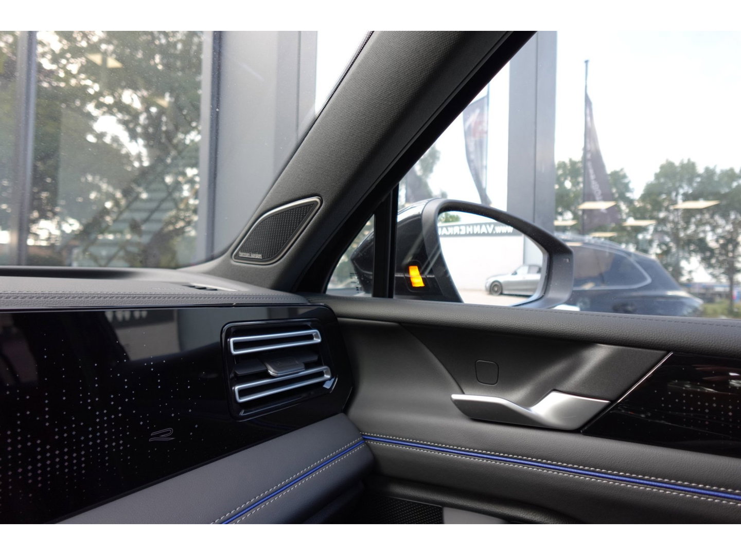 Volkswagen Tiguan 1.5 eTSI R-Line Business PANO KEYLESS H&K