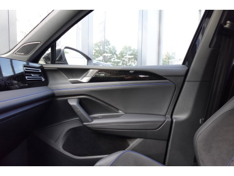 Volkswagen Tiguan 1.5 eTSI R-Line Business PANO KEYLESS H&K